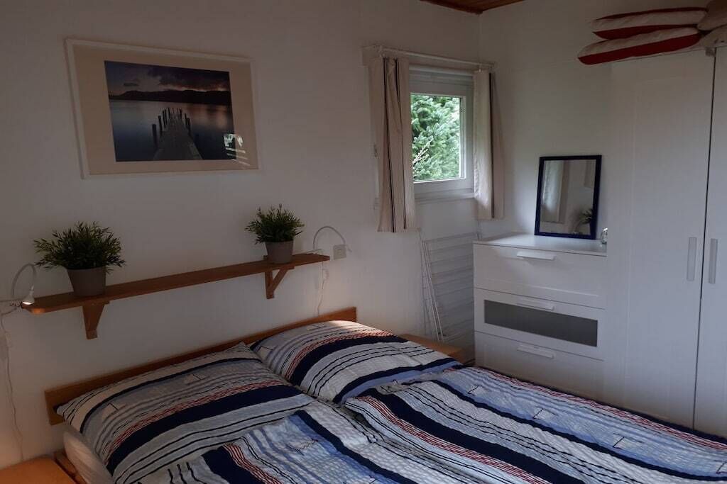 Travel cot