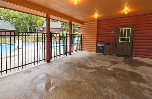 Wisconsin Dells | Pool & Waterpark Access | Family Townhome Stay