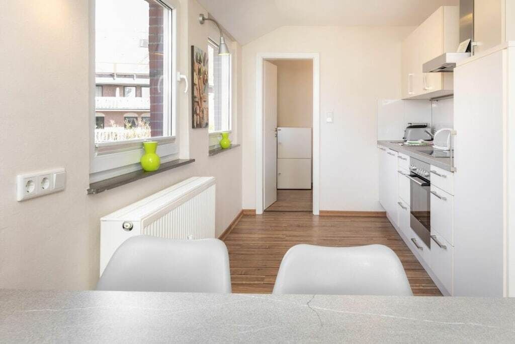 Coffee/tea maker, fridge, stovetop, dishwasher