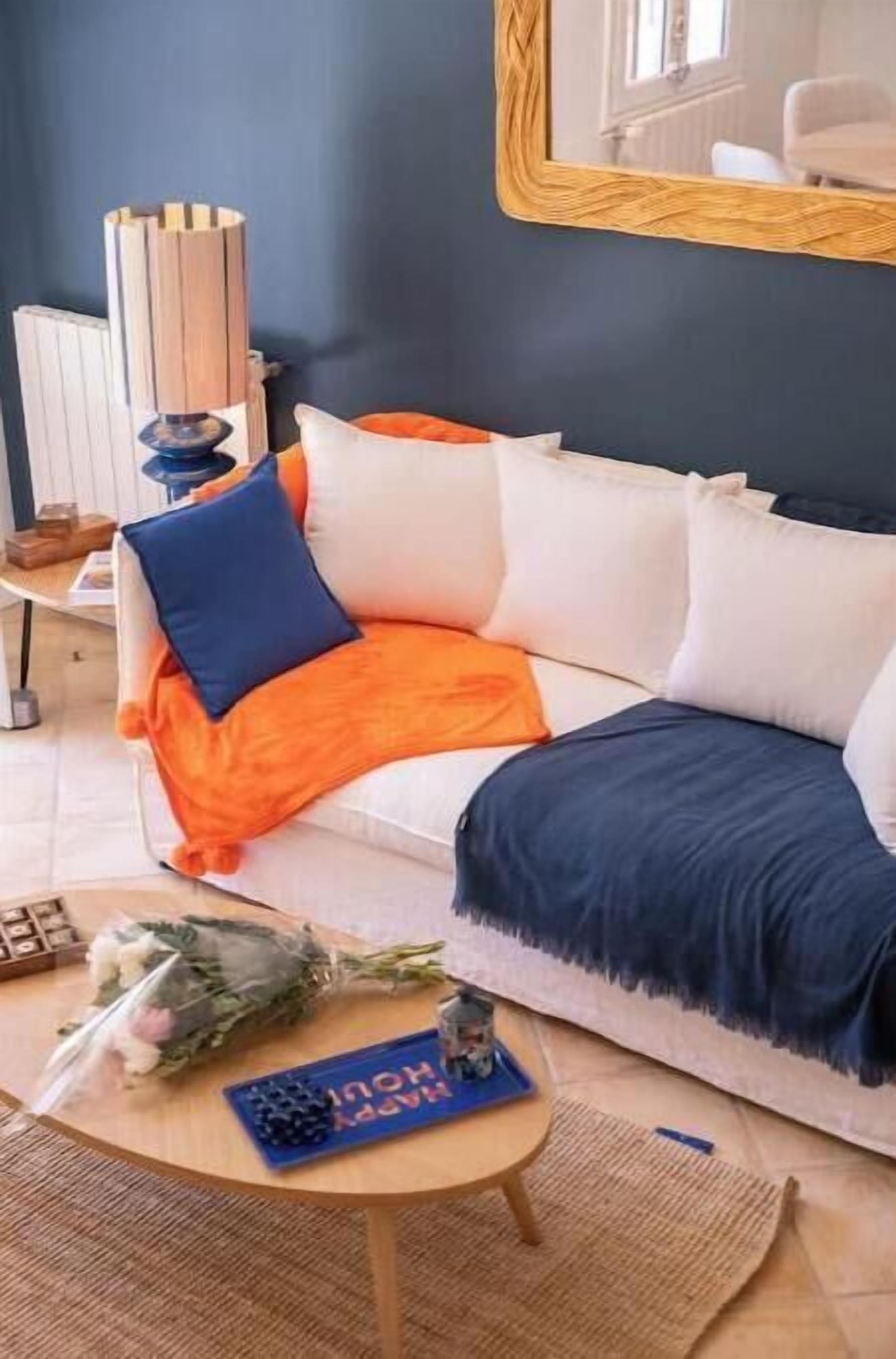 Vacation Rental With A Spa/jacuzzi And Garden In The Alpilles - Paradou