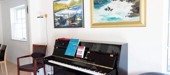 Large Seaside Piano Villa with Ocean Views