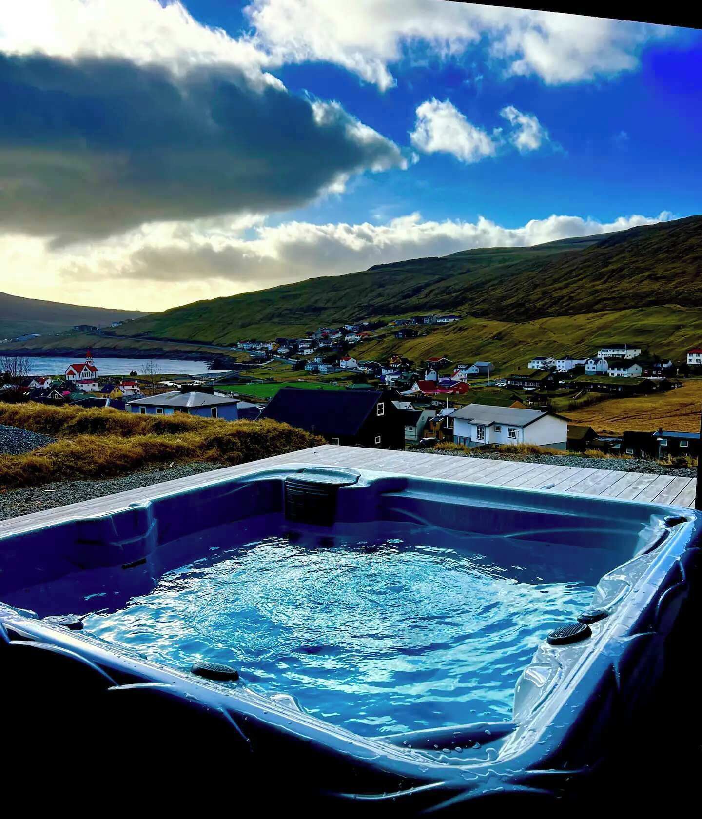 Bañera de hidromasaje al aire libre