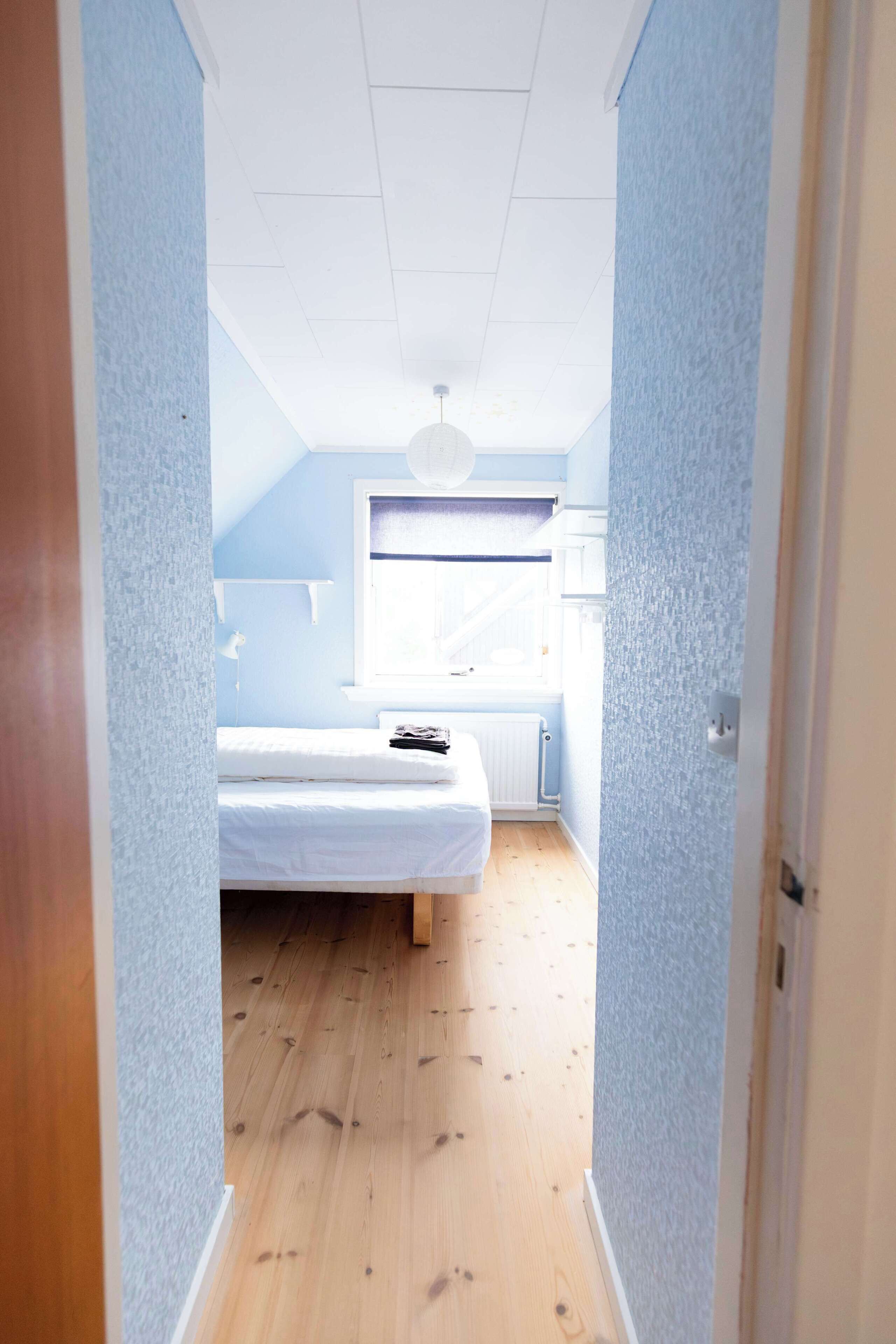 WiFi, bed sheets