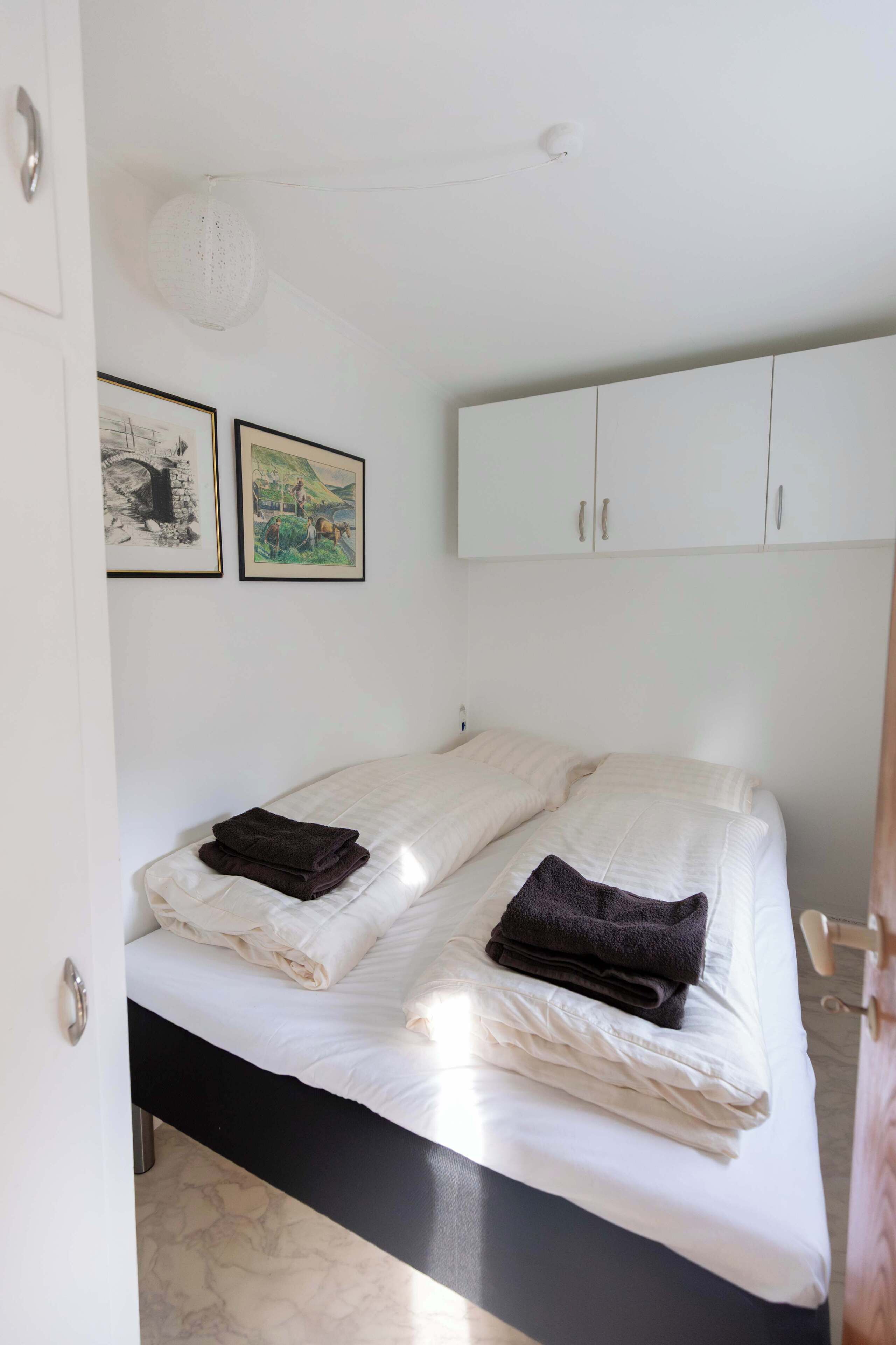 WiFi, bed sheets