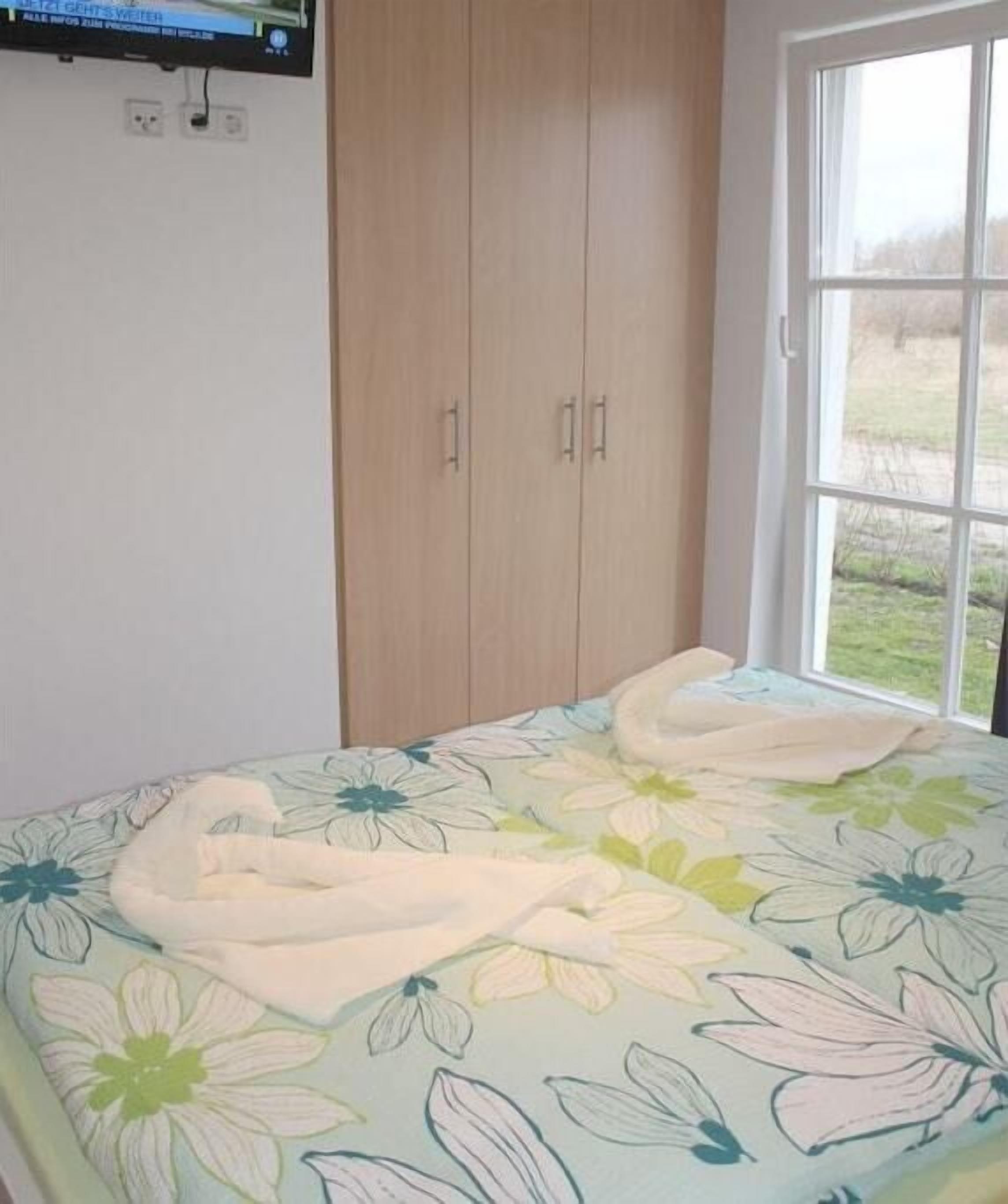 Iron/ironing board, travel cot, free WiFi