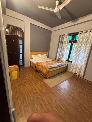 Room - The Locals Bir (Bir)