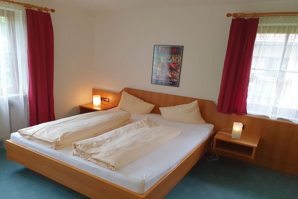 Een strijkplank/strijkijzer, gratis wifi, beddengoed