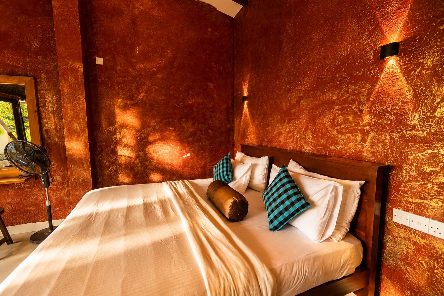 Deluxe Double Room, 1 King Bed, Private Bathroom, Mountain View | Minibar (free items), desk, laptop workspace, blackout drapes
