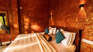 Deluxe Double Room, 1 King Bed, Private Bathroom, Mountain View | Minibar (free items), desk, laptop workspace, blackout drapes