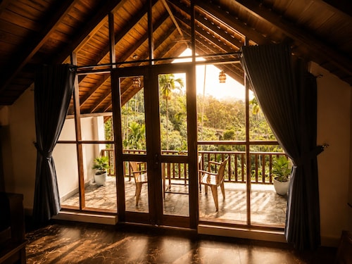 Nine Arch Jungle Inn
