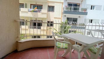 Apartment, Balcony, Sea View | Outdoor dining