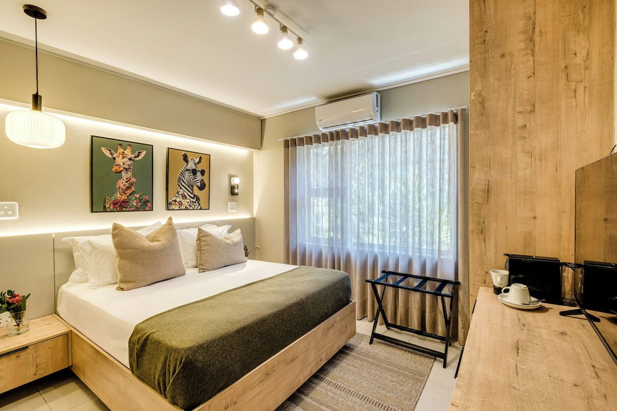 ห้องดีลักซ์ | ตู้นิรภัยในห้องพัก, ผ้าม่านกันแสง, ห้องเก็บเสียง, เตารีด/โต๊ะรีดผ้า