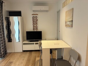 Uklassifisert bilde, 3 av 8, knapp