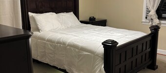 Modern 3-bedroom full house retreat in Glenolden near PHL Airport