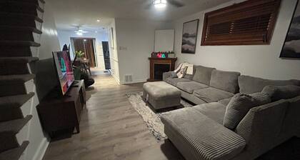 Modern 3-bedroom full house retreat in Glenolden near PHL Airport