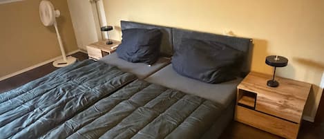WiFi, bed sheets