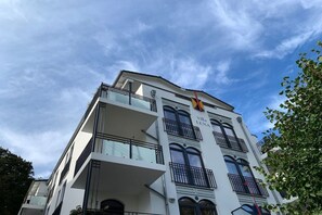 A multi-story building with balconies and a clear sky. - Villa Lena Apt. 7, Nagel Family (Sellin)