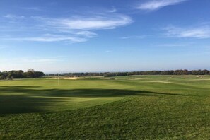 A golf course with a clear sky, well-maintained grass, and distant trees. - Villa Lena Apt. 7, Nagel Family (Sellin)
