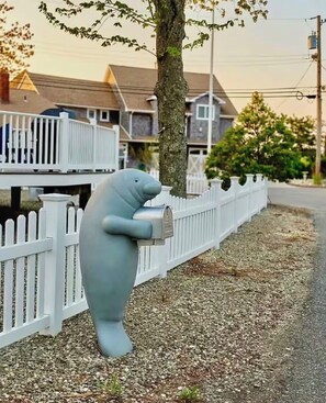 A mailbox mounted on a tree in a residential area. - Bayside Ortley Retreat 6 Badges And Parking (Seaside Heights)