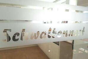 A reception desk with a sign that reads 'Seiwa Hotel'. - Holiday apartment with 3 bedrooms (Krummhörn-Greetsiel)