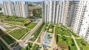 A high-rise residential building complex with multiple apartment buildings, a central courtyard with a playground, and surrounding green spaces. - Nowa Letnica - Gdańsk Panoramic View  (Gdańsk)