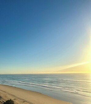 A beach with a clear sky and calm sea. - Beachfront| Ocean Views|Pool & Spa|Sleeps 5|Tennis Court| 2 Bedroom 2 Bathroom (Surfers Paradise)