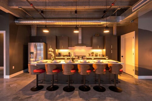 4BR 3BA KC Loft Collection Rooftop Bar Spa