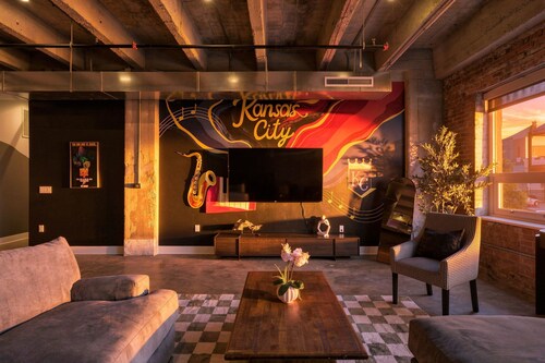 4BR 3BA KC Loft Collection Rooftop Bar Spa