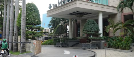 A hotel entrance with a sign reading 'The Manor.'