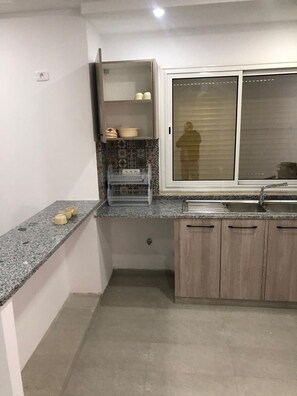 Apartemen Comfort, 2 kamar tidur, balkon, pemandangan pantai | Kamar mandi