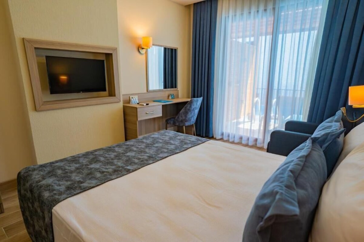 In-room safe, soundproofing, iron/ironing board