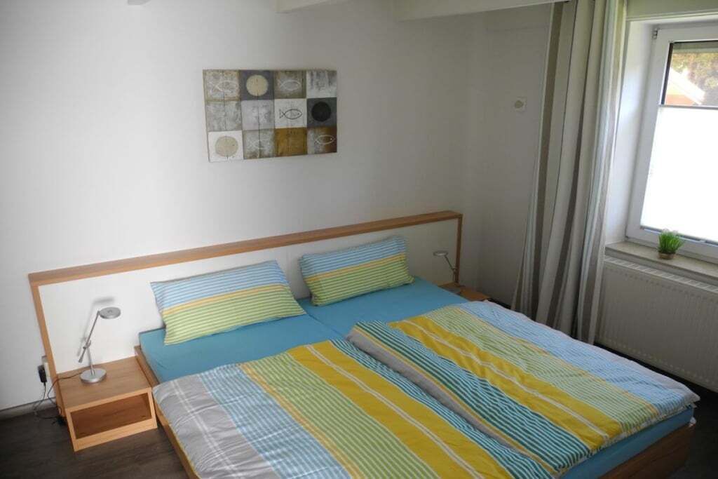 Schreibtisch, Bügeleisen/Bügelbrett, Reisekinderbett, kostenloses WLAN