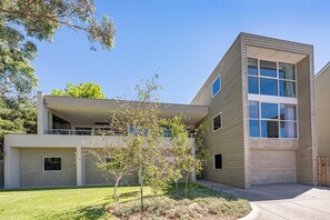 Exterior - CONTEMPORARY LUXE THREE-STOREY HOLIDAY HOME IN A TRANQUIL BEACHSIDE LOCATION (Dunsborough)