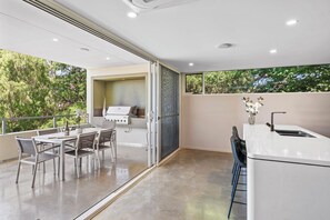 Outdoor dining - CONTEMPORARY LUXE THREE-STOREY HOLIDAY HOME IN A TRANQUIL BEACHSIDE LOCATION (Dunsborough)