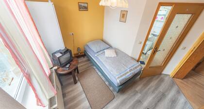 Apartment 'Einzelzimmer Am See' with Shared Terrace, Shared Garden and Wi-Fi