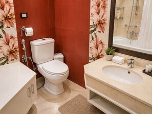 A bathroom with a toilet, sink, and shower area. - Double Room in a Luxury Villa (New Cairo)