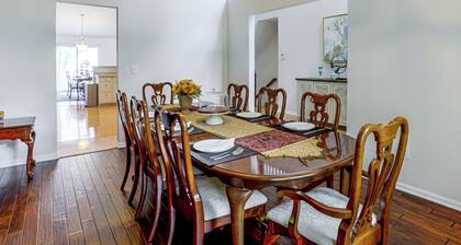 Lake Views & Work Spaces: Quiet Hilliard Home!