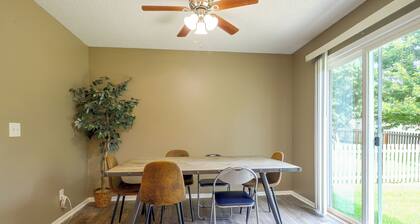 Walkable Overland Park Townhome w/ Patio