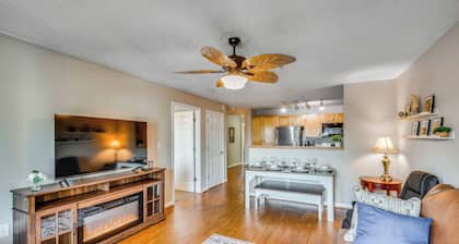 Condo on Lake Hartwell 3 Mi to Clemson Stadium