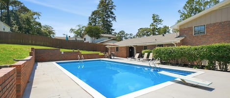 House (4 Bedrooms) | Front of property
