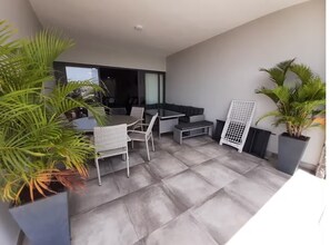 Outdoor dining - Vrbo Property (Tamarin)