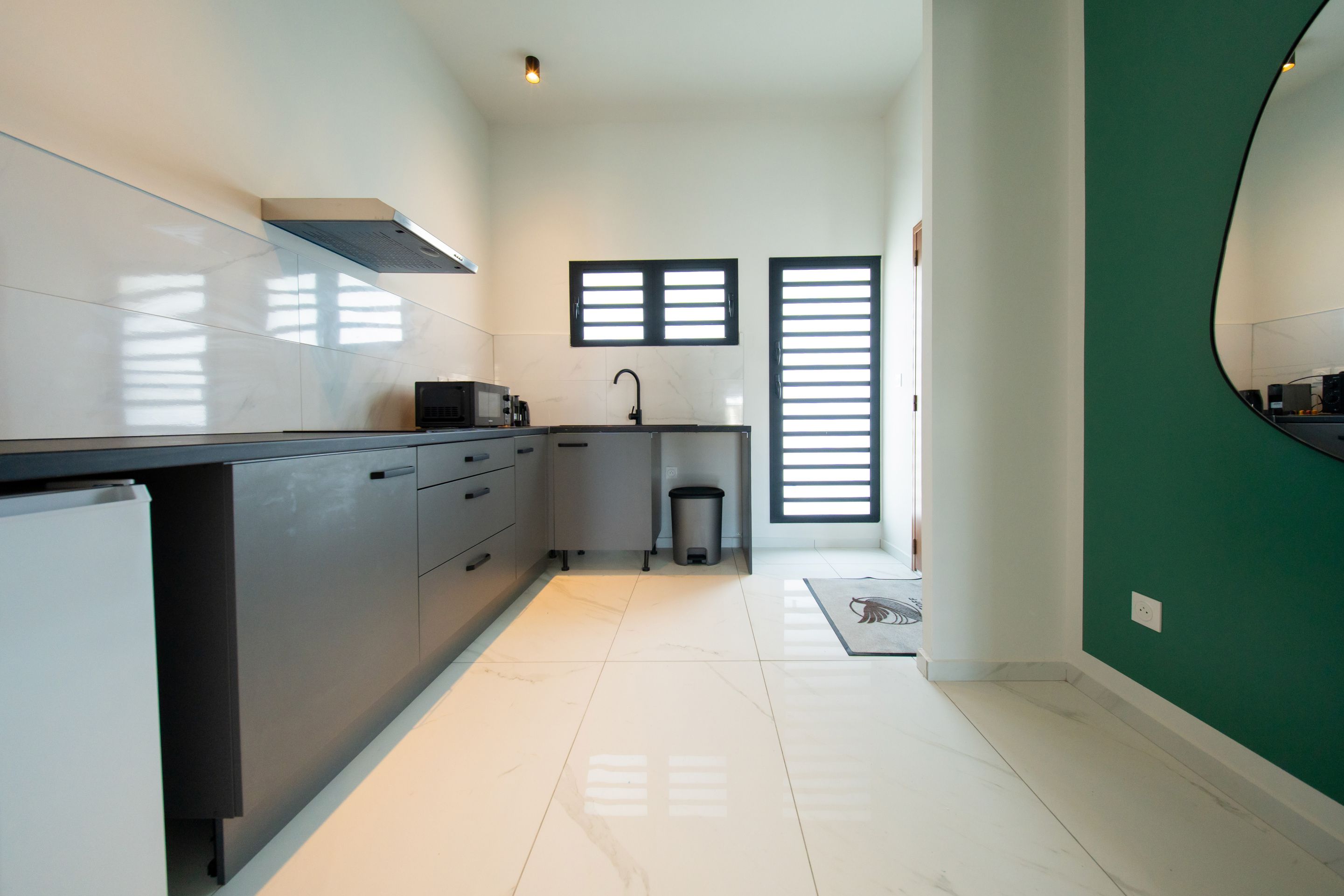 Apartment, Ensuite (T2-Balnéo-Terrasse-App2) | Shared kitchen