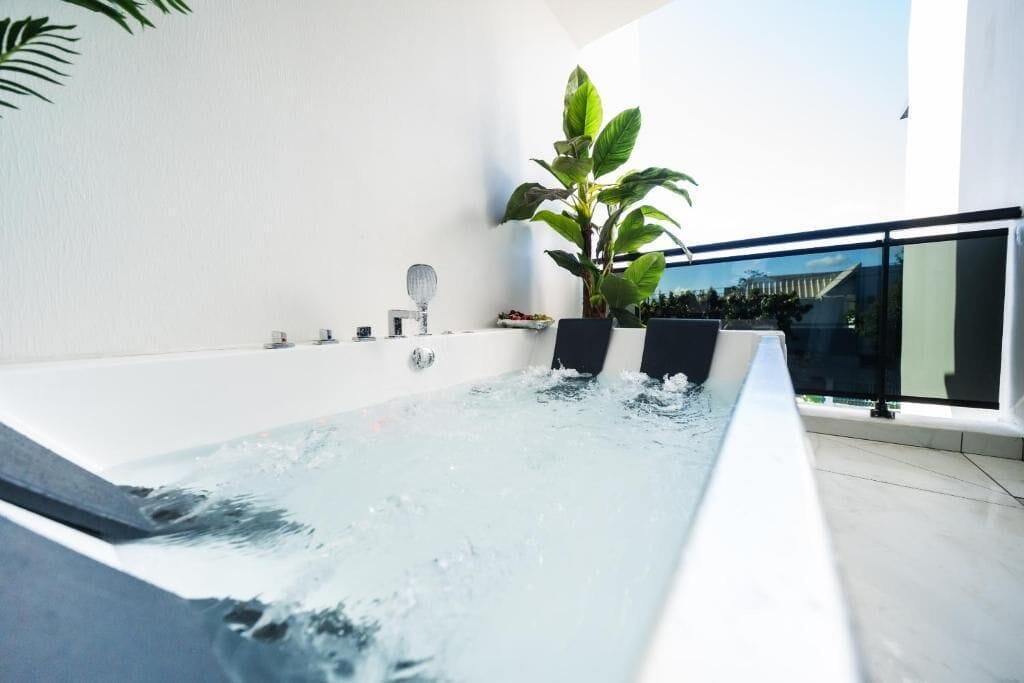 Outdoor spa tub