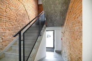 A staircase with a metal handrail leading to a door at the top. - Spacious 2-Bedroom Apartment | Air-conditioning | City Centre (Lublin)