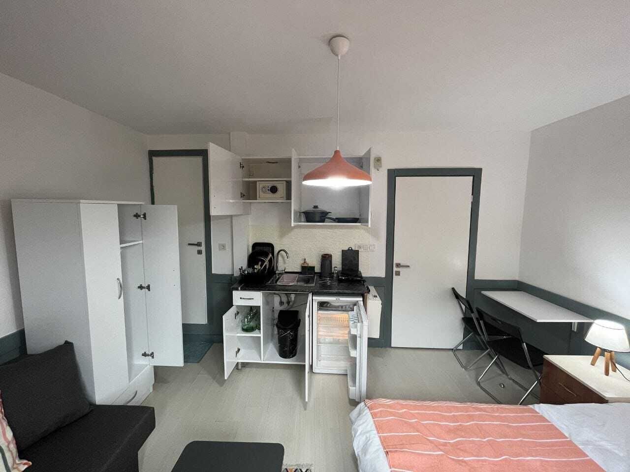 Deluxe Room | Desk, laptop workspace, iron/ironing board (on request), WiFi (free)