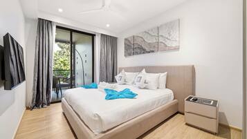 Deluxe appartement, 2 slaapkamers | Een kluis op de kamer, een strijkplank/strijkijzer, gratis babybedden