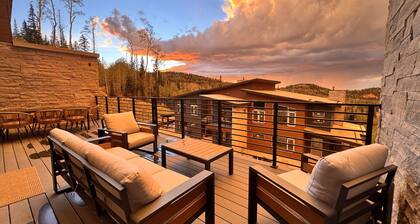 6BR Luxury Ski-In/Ski-Out Chalet with Private Sauna, Hot Tub, EV, AC