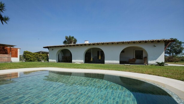 House - w Nature Retreat 4BR w Pool BBQ in Ca ete (Quilmaná)