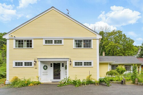 Modern, Restored Farmhouse Walking Distance to Cushing Academy in Ashburnham, MA