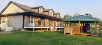 Private lodge.Huge Dock up to 8 boats.Fly or Drive in access.Best fishing Ever!
